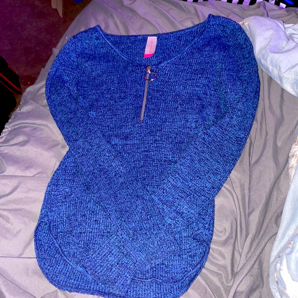 Long Sleeve Blue “No boundaries” V Neck Zipper Sweater